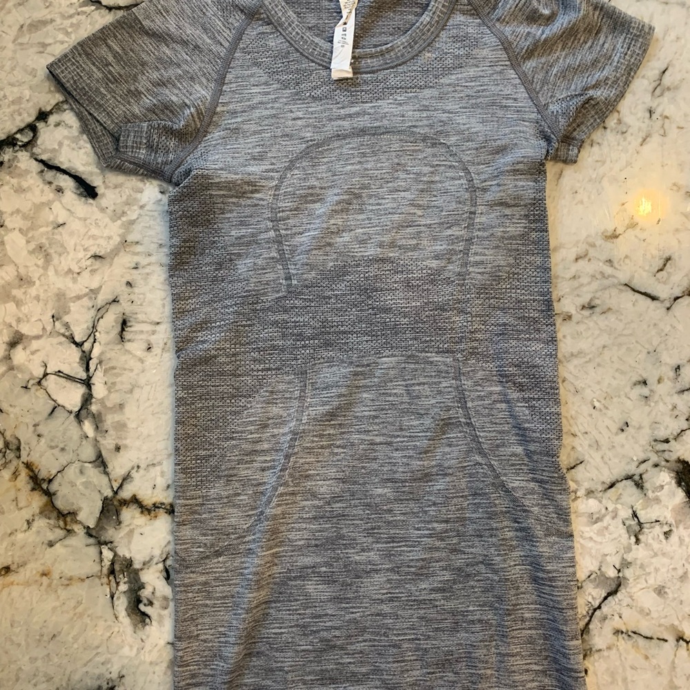 Lululemon Swiftly gray size 2